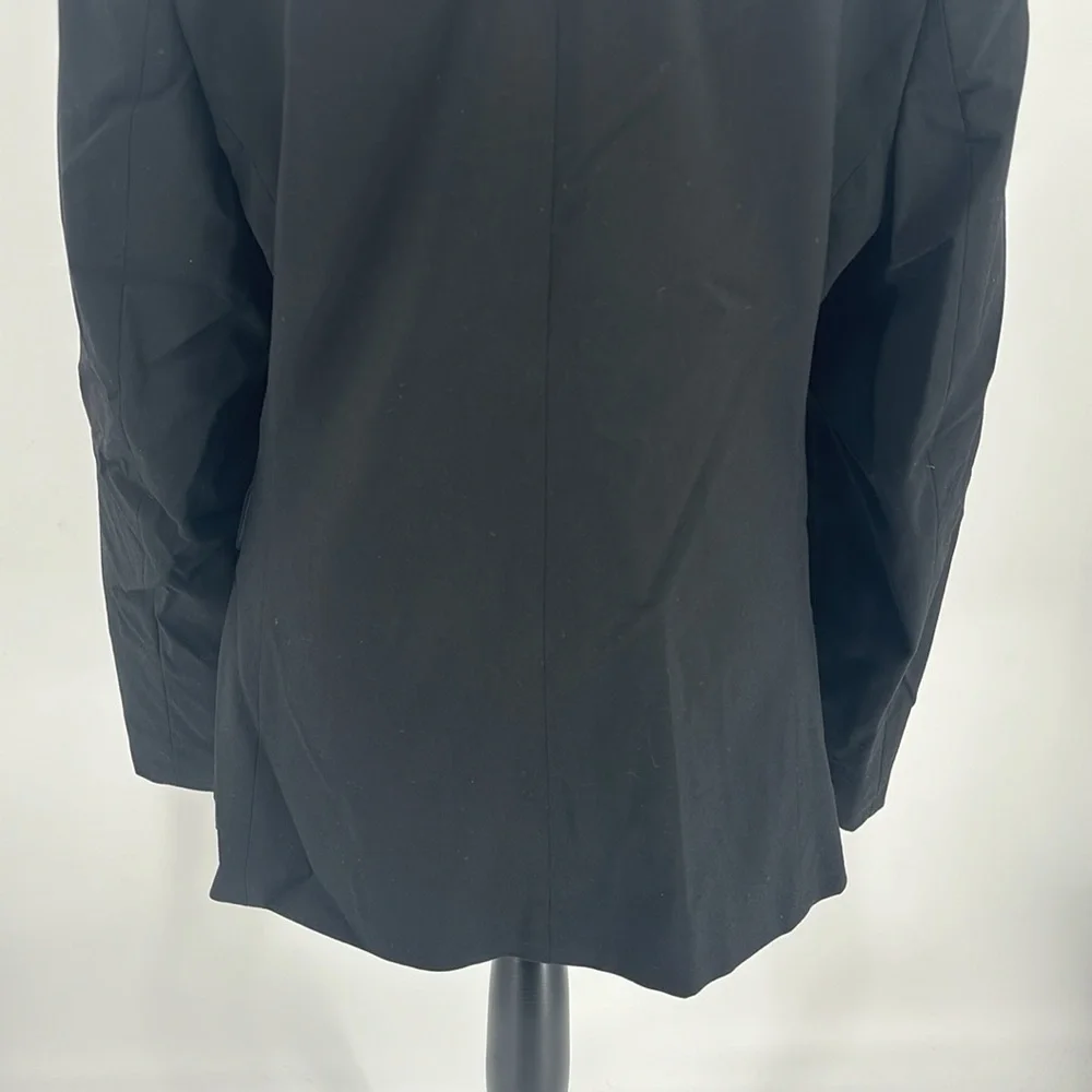 UEC men’s ASOS black tuxedo blazer in black size 40R